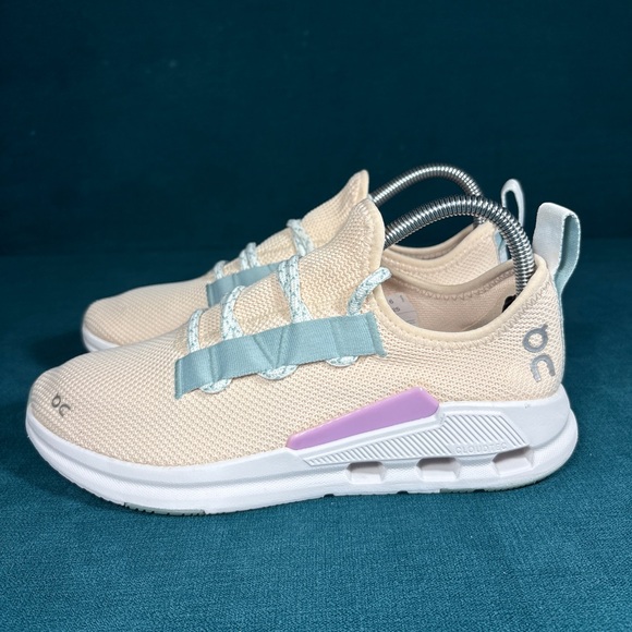 On Running Cloudeasy Women’s Running Shoes Cream PastelSneakers Size 8